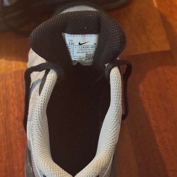 Nike Black and Gray Sneakers - Picture 4 of 4